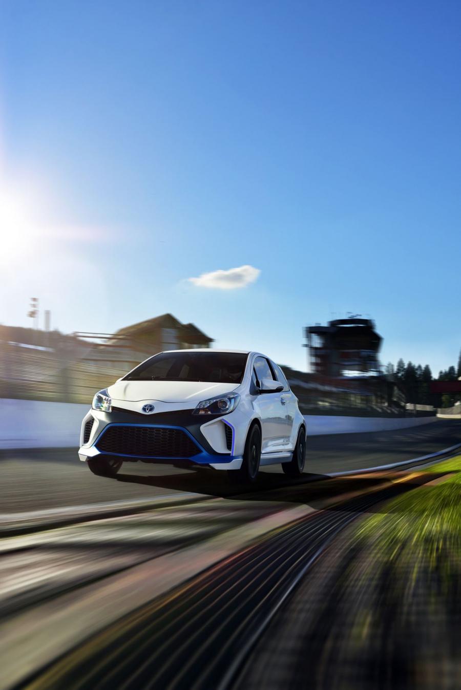  Toyota Yaris Hybrid-R Concept 2013 года  (фото 40 из 42)